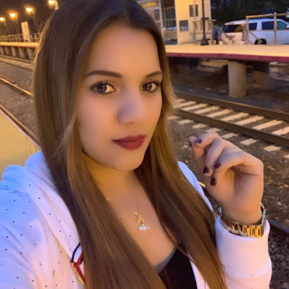 Meet your Posher, Maribel